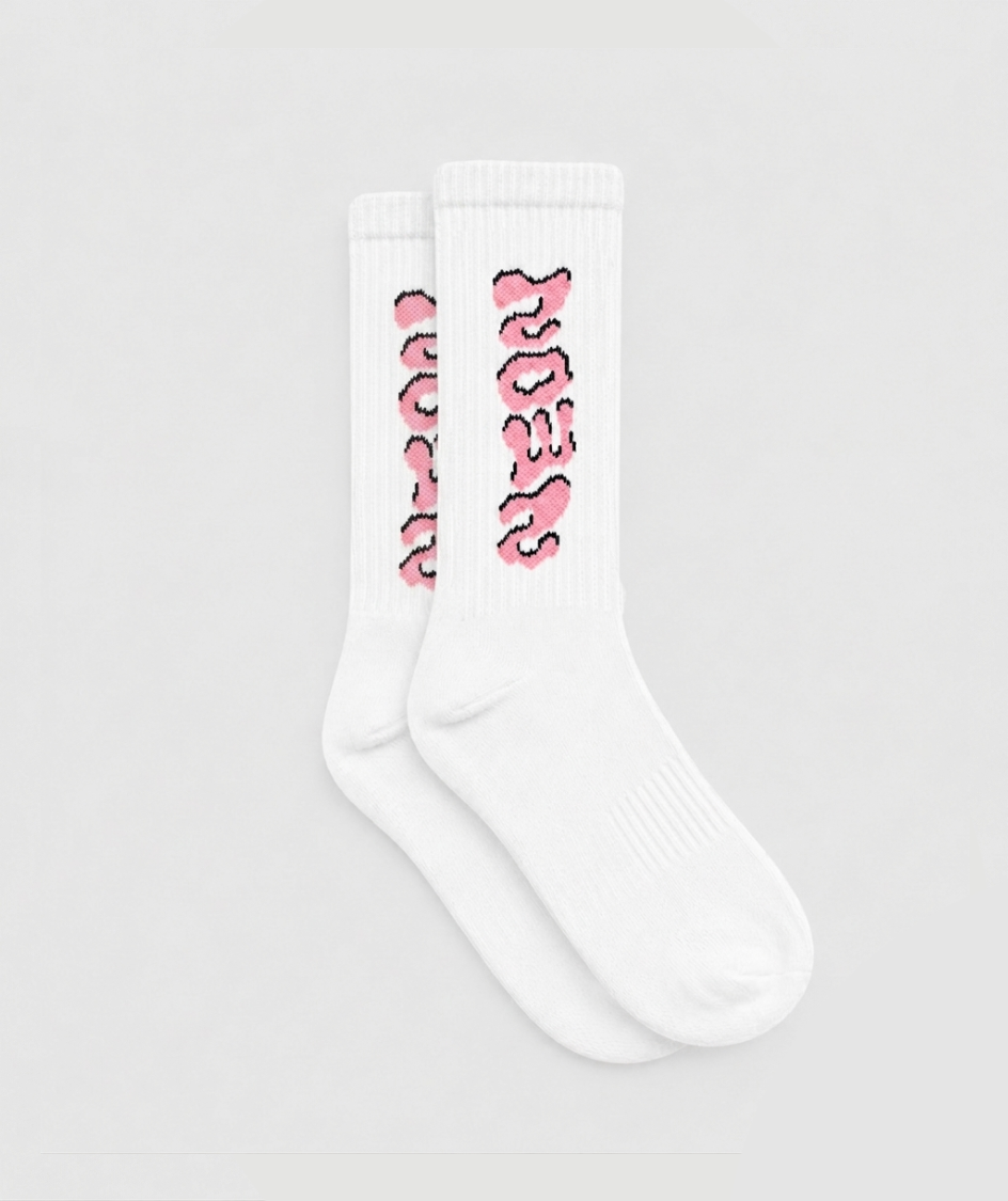 5 Façons de Porter des Chaussettes Visibles Streetwear | Neon