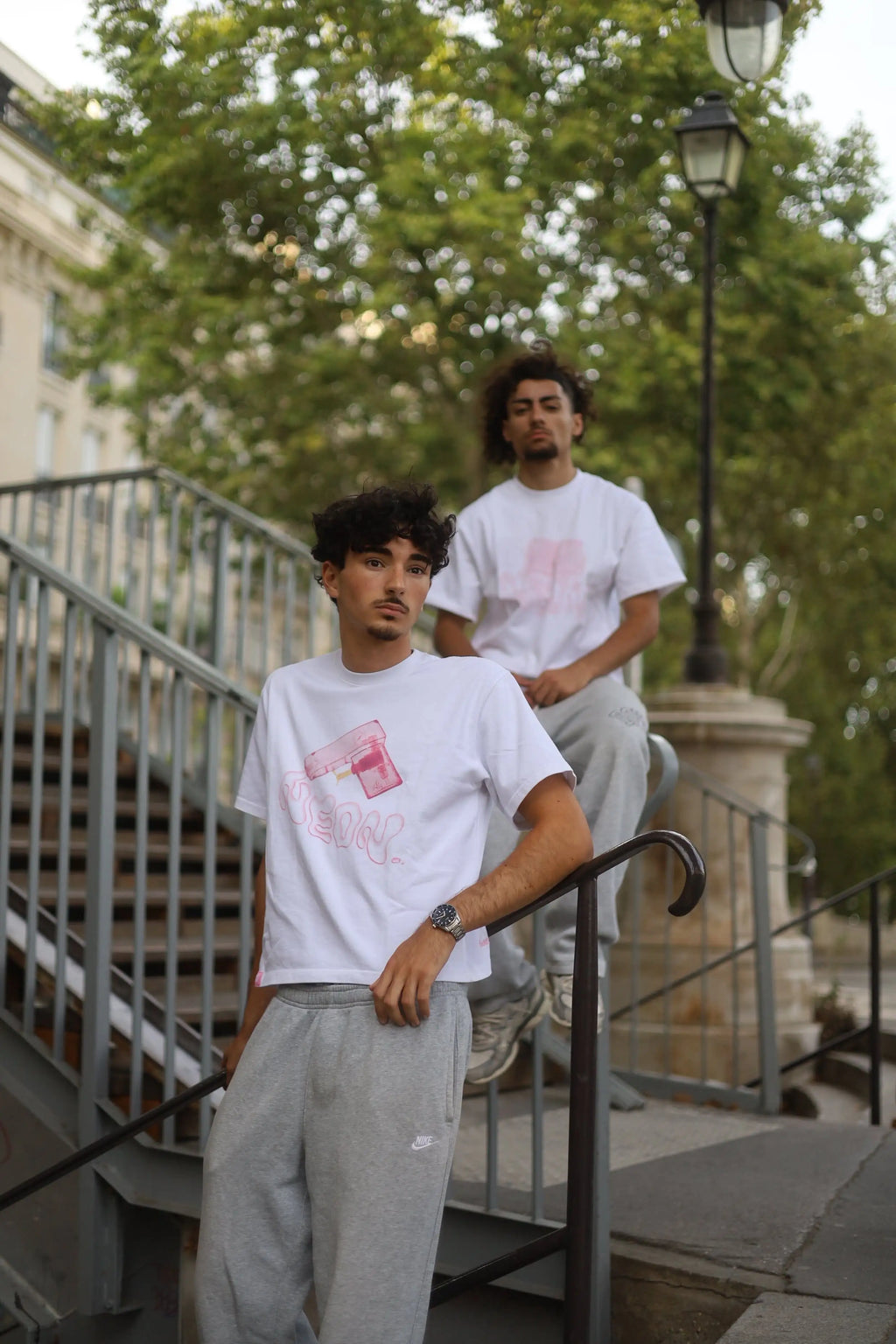 T-shirt Water Gun Neon porté streetwear oversize